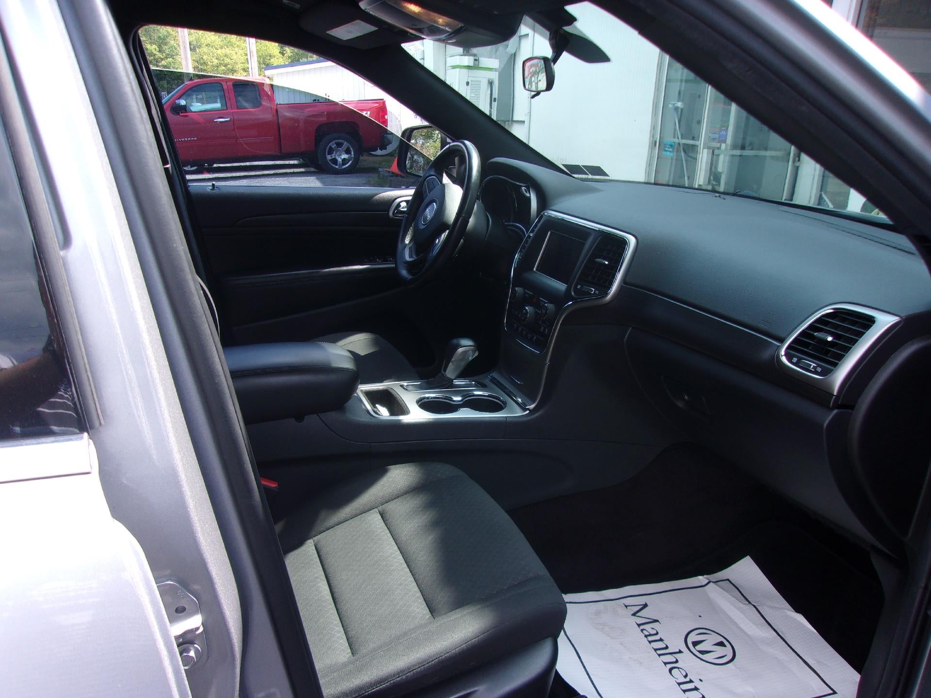 2018 Jeep Grand Cherokee Laredo 4x4 *Ltd Avail*