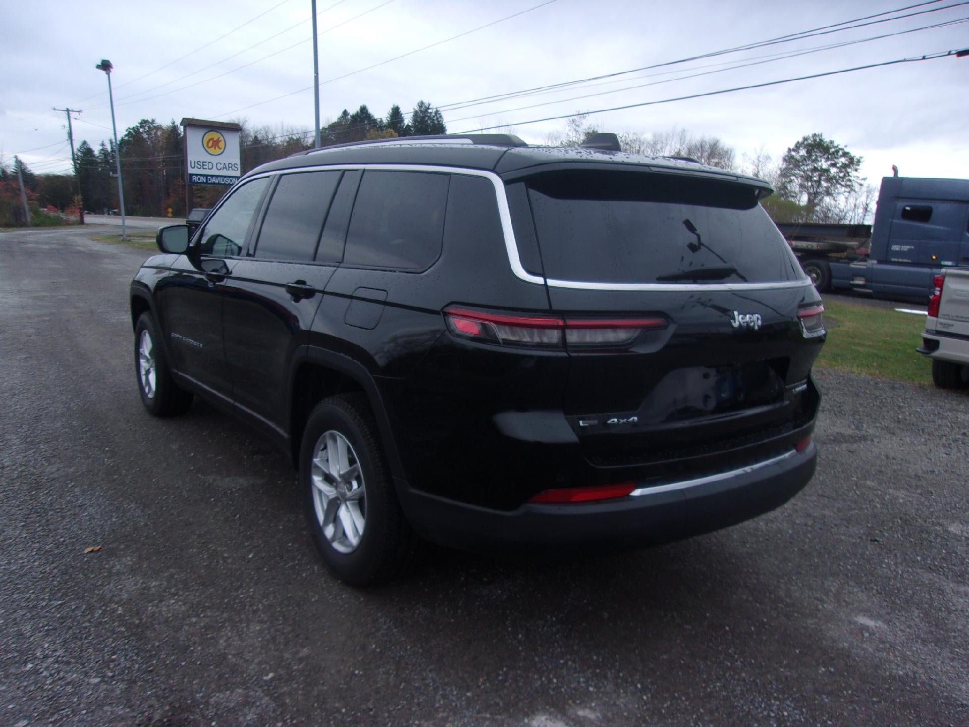 2022 Jeep Grand Cherokee L Laredo 4x4