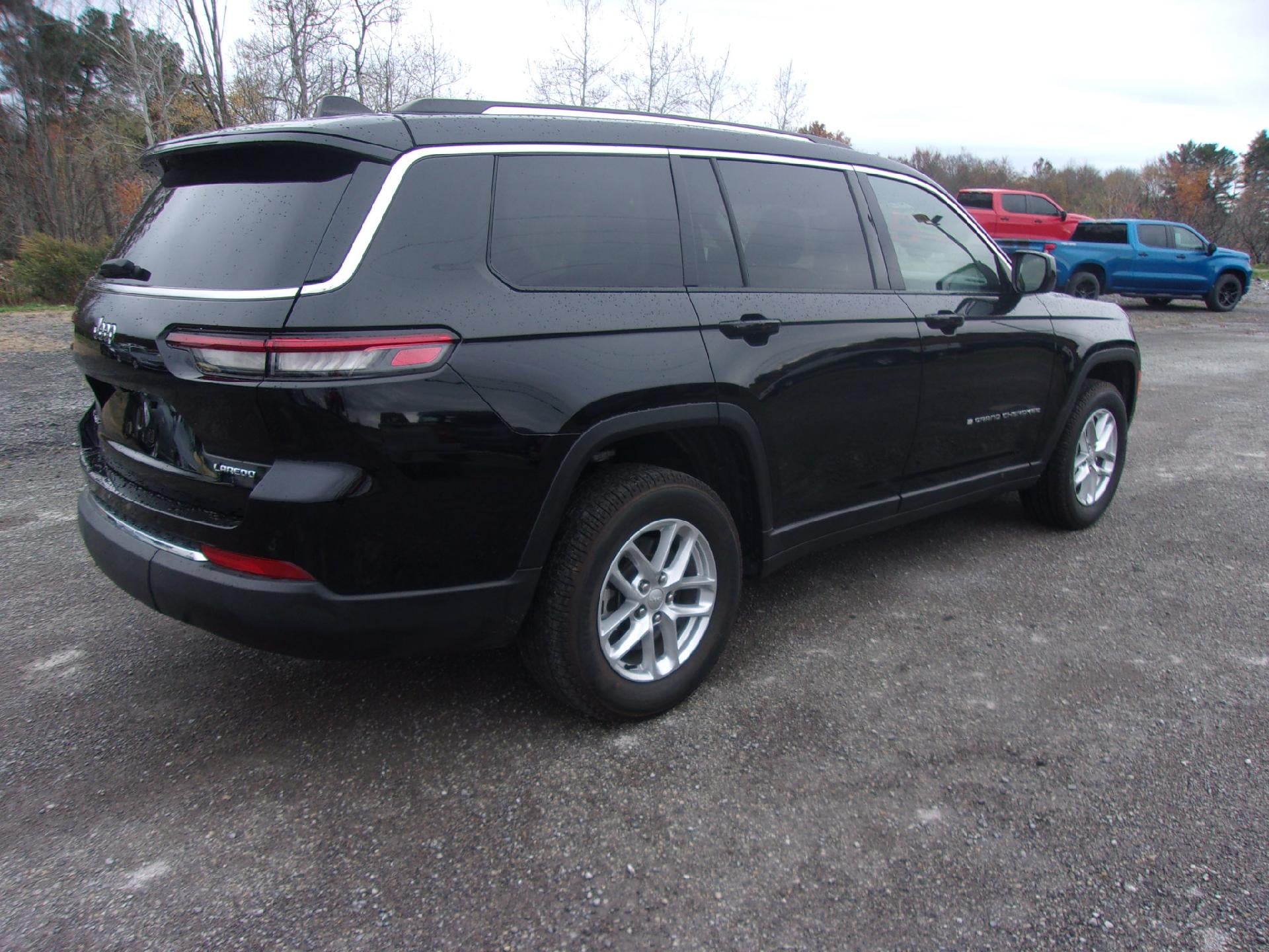 2022 Jeep Grand Cherokee L Laredo 4x4