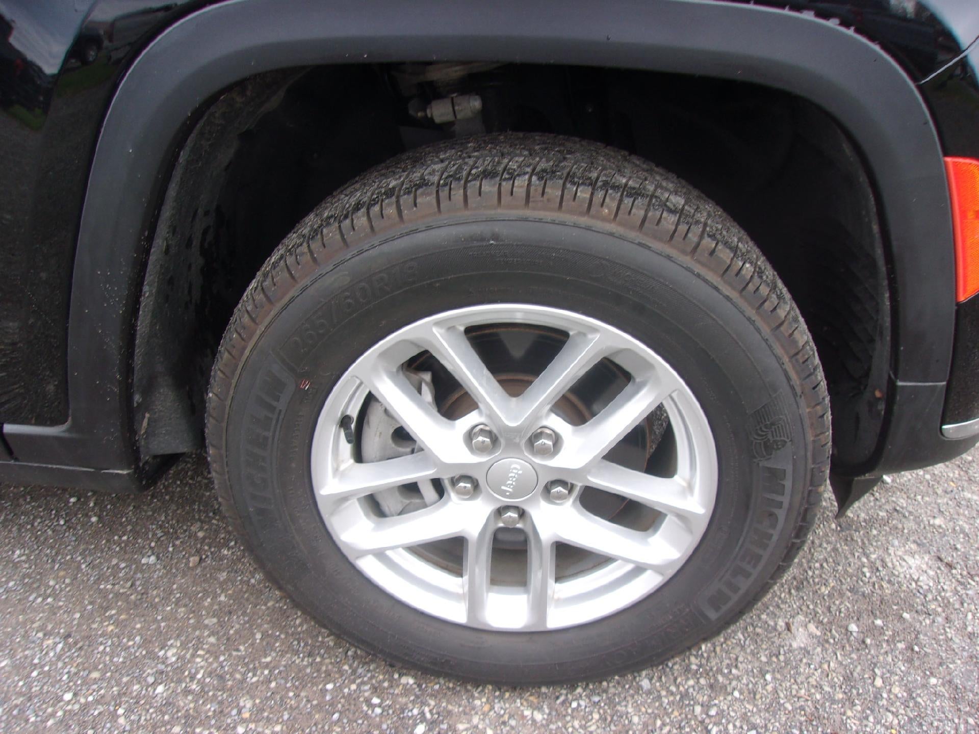 2022 Jeep Grand Cherokee L Laredo 4x4