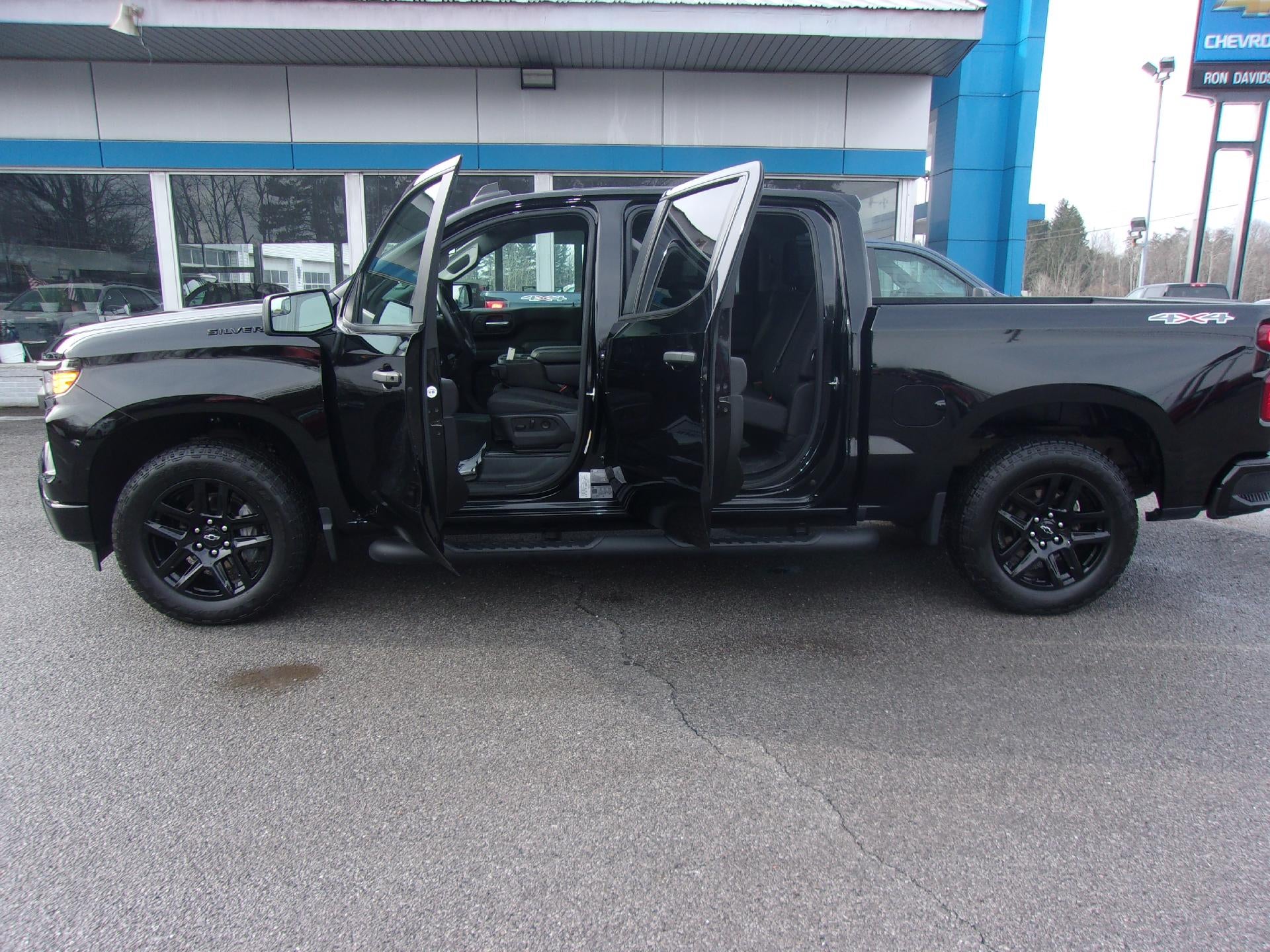 2023 Chevrolet Silverado 1500 Crew Cab Short Box 4-Wheel Drive Custom