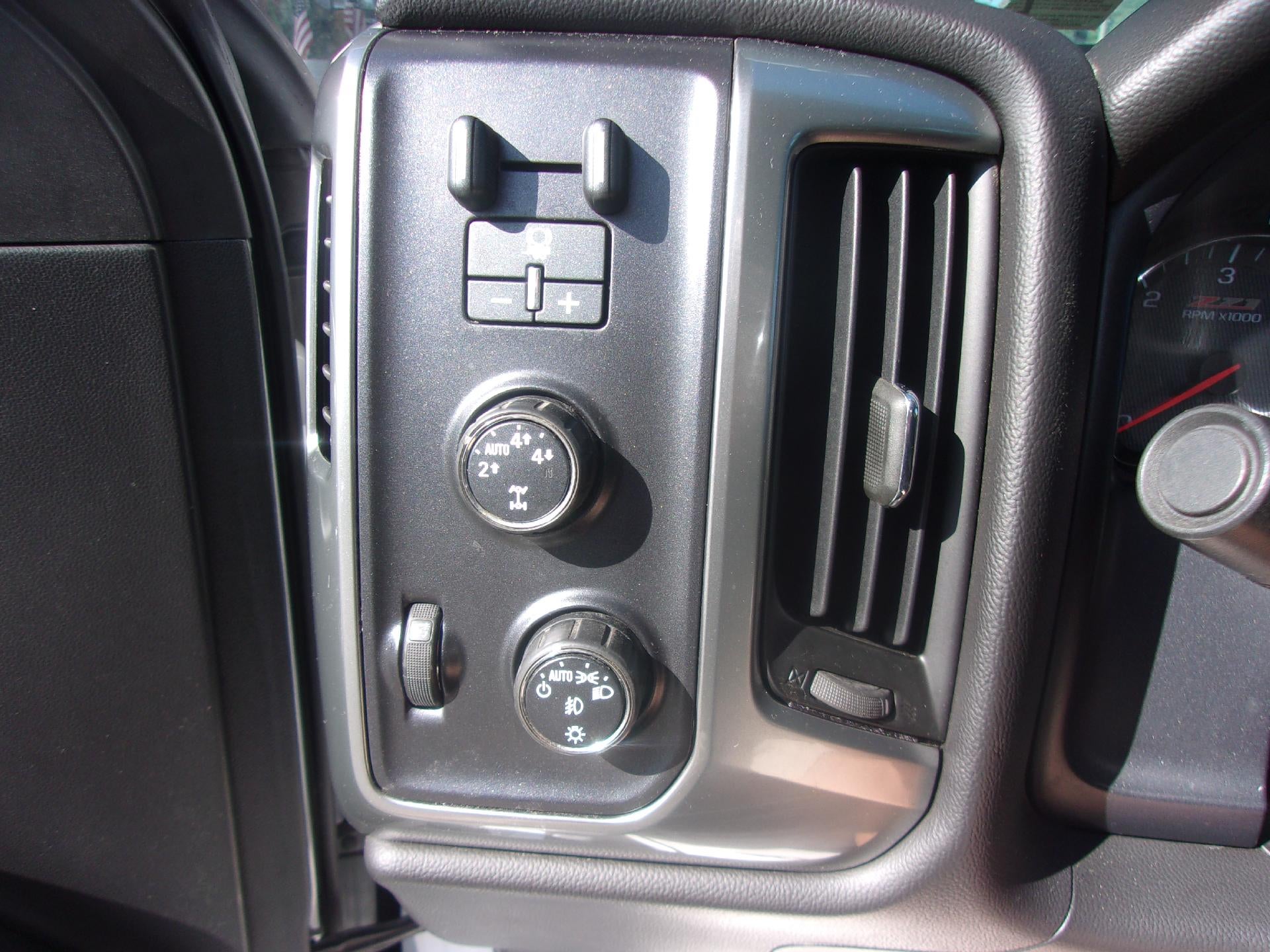 2014 Chevrolet Silverado 1500 Double Cab Standard Box 4-Wheel Drive LT w/1LT