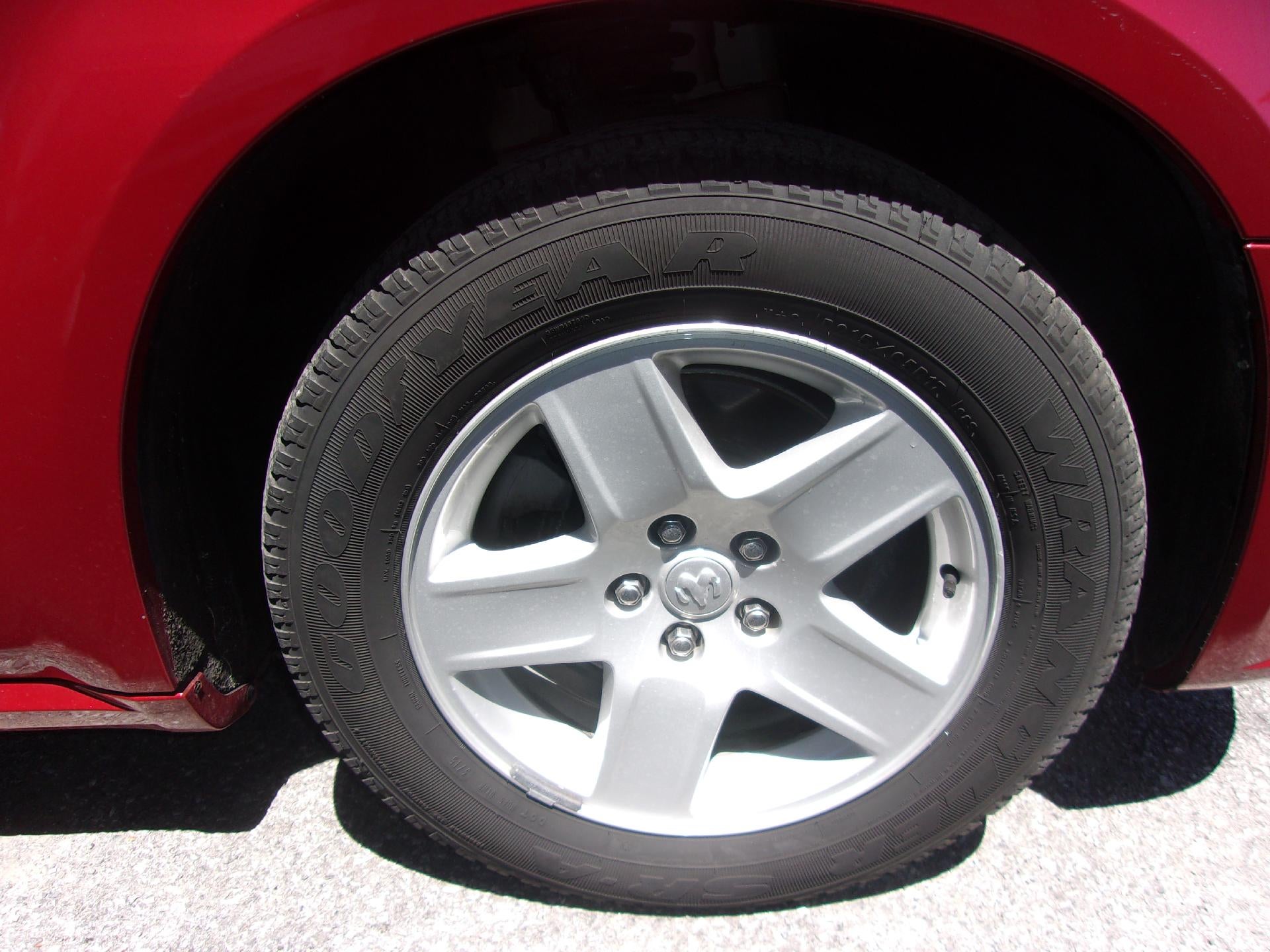 2005 Dodge Magnum SE