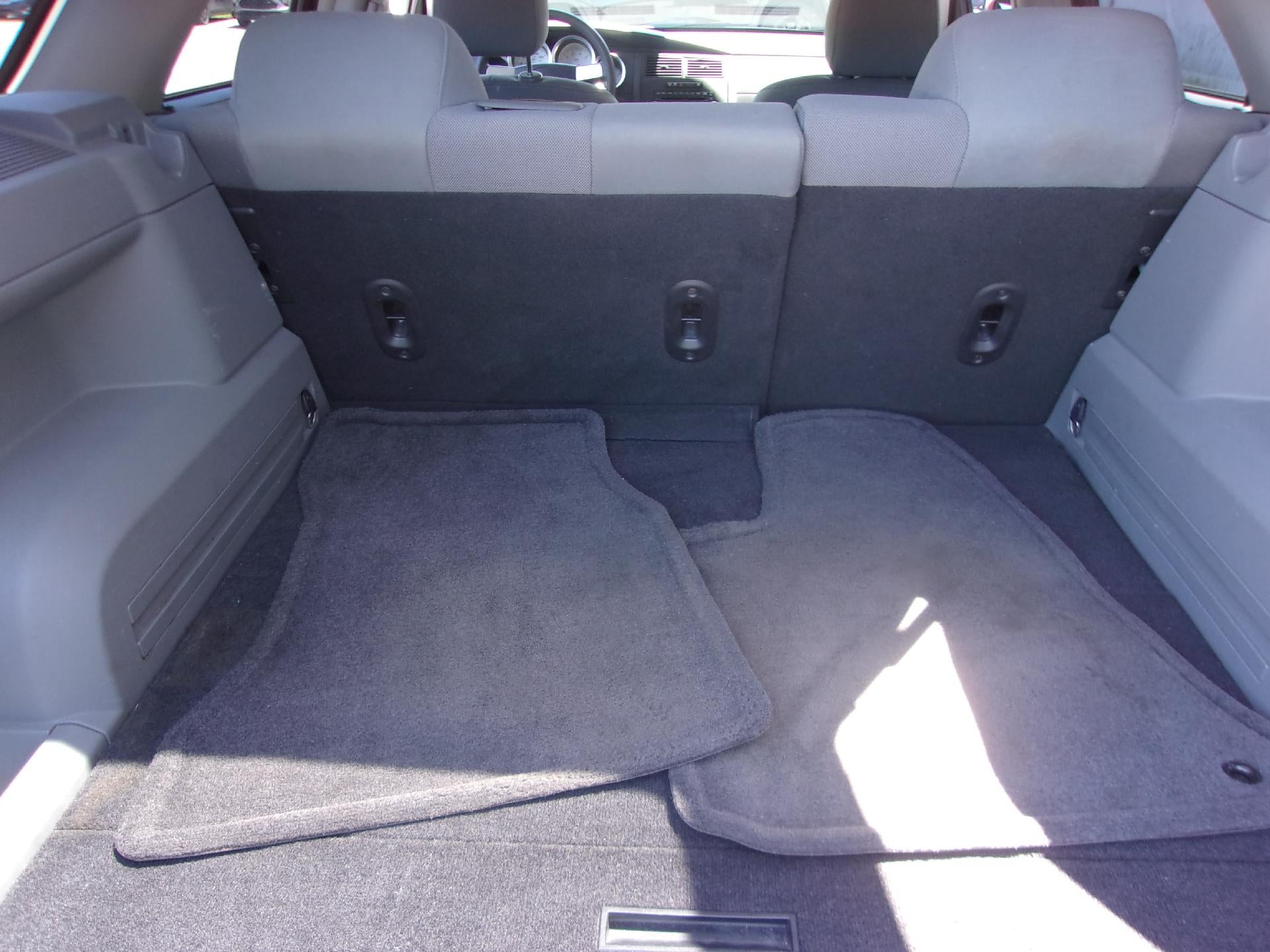 2005 Dodge Magnum SE