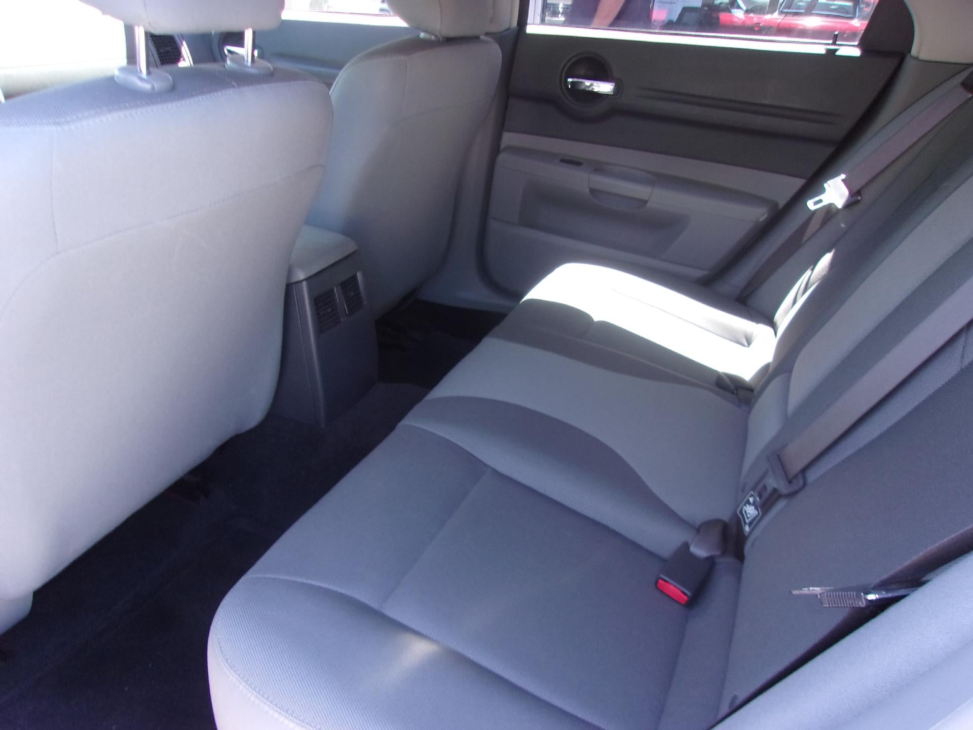 2005 Dodge Magnum SE