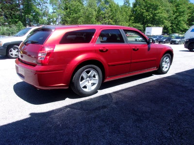2005 Dodge Magnum SE