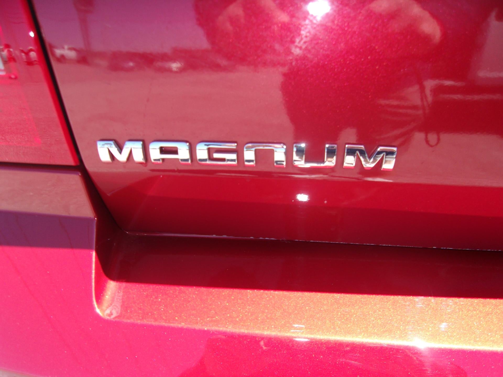 2005 Dodge Magnum SE